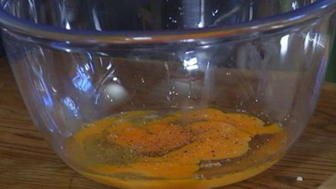 фриттата со спаржей, помидорами и фетой