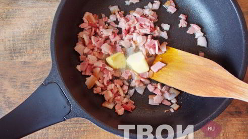 омлет на сковороде