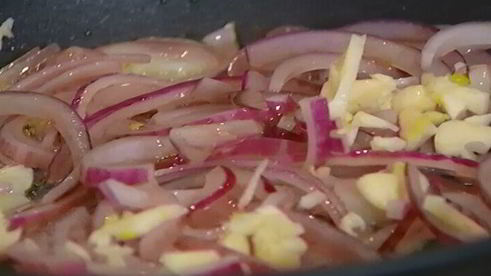 омлет с грибами и куриной печенкой