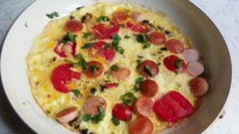 омлет с грибами и помидорами