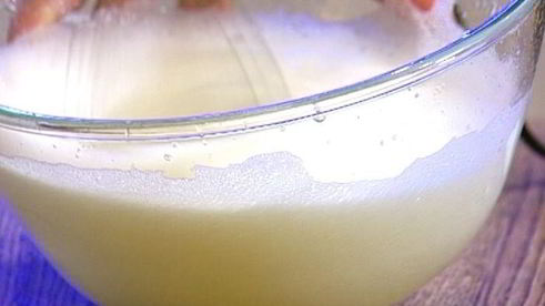 омлет с грибами, руколой и голубым сыром