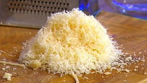 омлет с грибами, руколой и голубым сыром