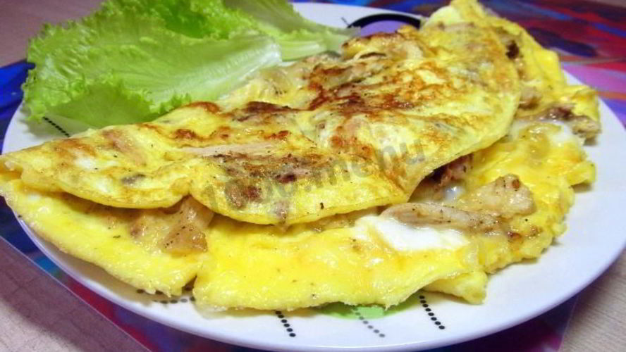 Рецепт омлета с курицей и сыром
