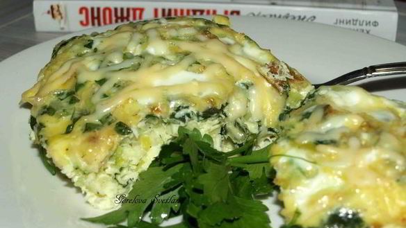 Рецепт Омлета с луком-пореем, шпинатом и сыром