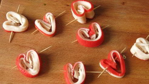 омлетики сердца с крабовыми палочками