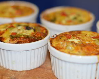 Порционные омлеты со свининой и овощами