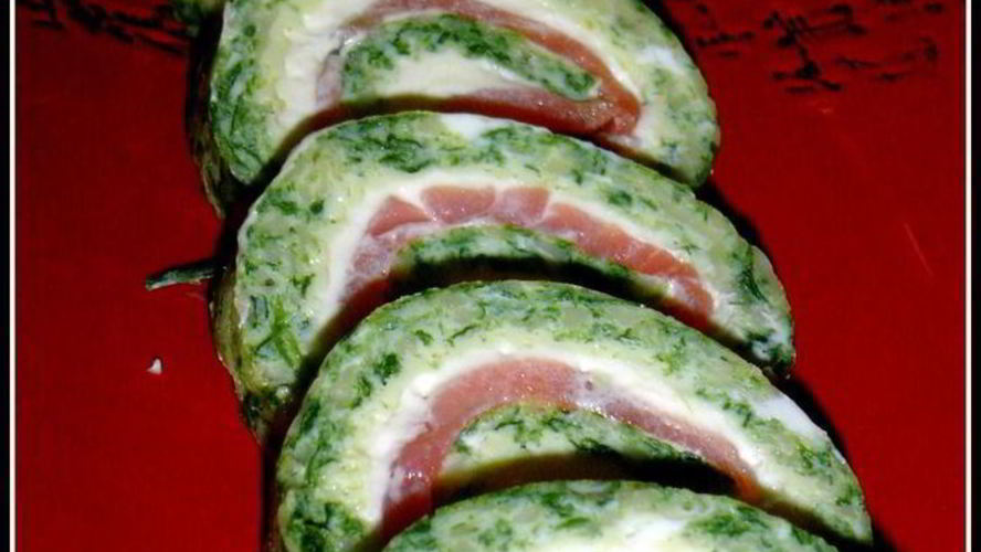 Рецепт закуски из омлета, сыра и красной рыбы