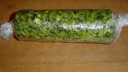 закуска из омлета, сыра и красной рыбы