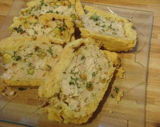 Куриный паштет с фисташками, запеченный в тесте
