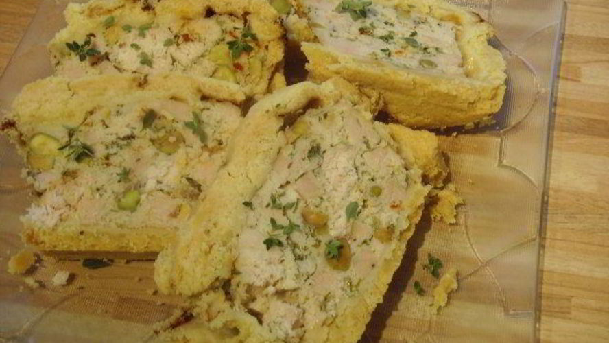Рецепт куриного паштета с фисташками, запеченный в тесте