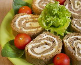 Нежный печеночный паштет с маслом