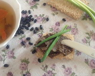 Паштет из черной фасоли с вешенками