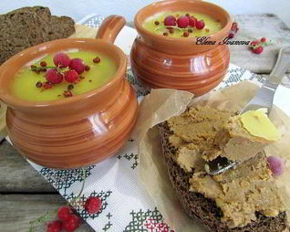 Паштет из куриных желудков с морковью и луком