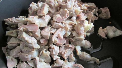 паштет из куриных желудков с морковью и луком