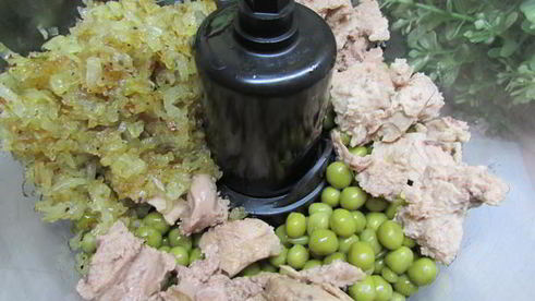 паштет из печени трески с зеленым горошком