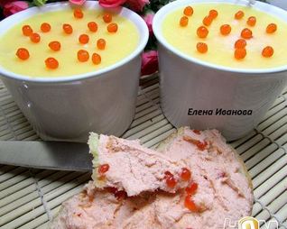 Паштет из семги с красной икрой и белым вином