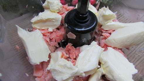 паштет из семги с красной икрой и белым вином