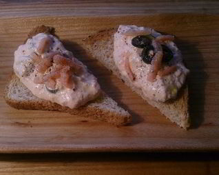 Паштет из слабосоленой семги с томатами и маслинами