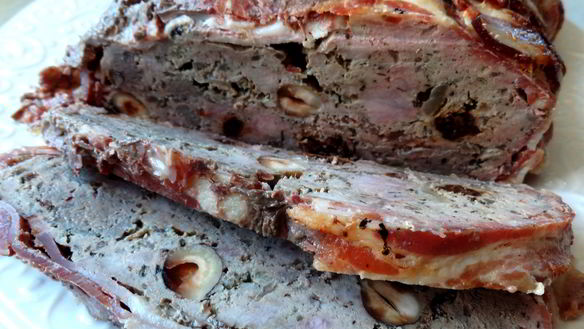 Рецепт Паштета мясного запеченного с орехами и черносливом