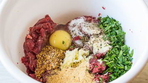 перепелиные яйца по-шотландски с говядиной