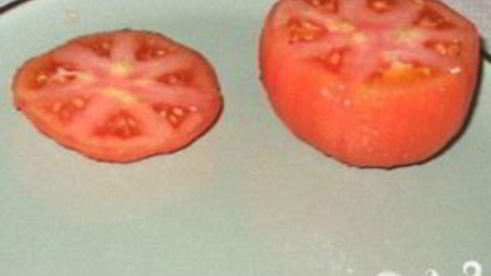 помидор, фаршированный тунцом