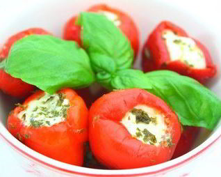 Помидоры, фаршированные творогом и луком