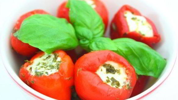 Рецепт Помидоров, фаршированных творогом и луком