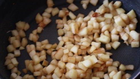 блинные роллы с яблоками под безе