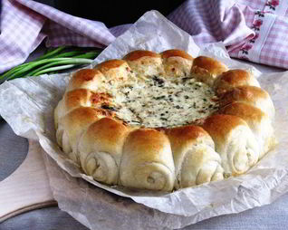 Булочки-роллы с грибным дип-соусом