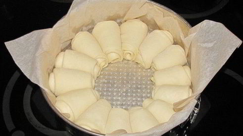 булочки-роллы с грибным дип-соусом