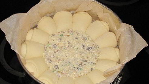 булочки-роллы с грибным дип-соусом