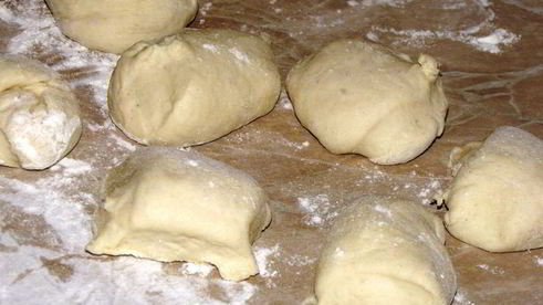 булочки-роллы с грибным дип-соусом