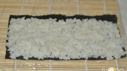 горячие роллы в панировочных хлопьях