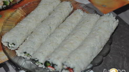 горячие роллы в панировочных хлопьях