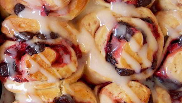 Рецепт Клубнично-шоколадных роллы с ягодным кремом