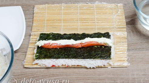 масаго ролл с лососем и сыром