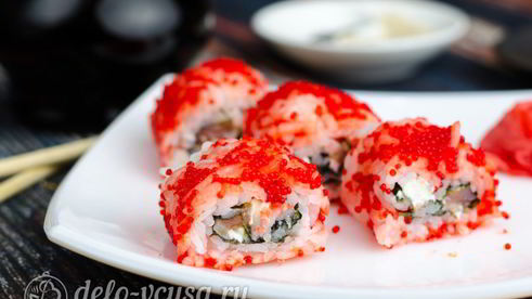 масаго ролл с лососем и сыром