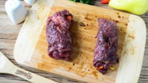 мясные роллы, фаршированные овощами