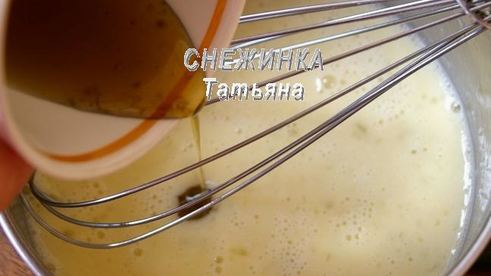 омлетный шоколадный ролл с клубникой