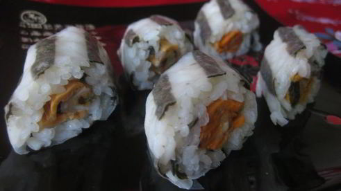 полосатые роллы с мидиями