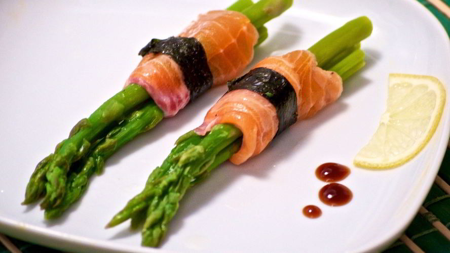 Рецепт ролла из спаржи с лососем