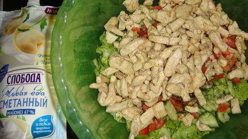 ролл с курицей и овощами