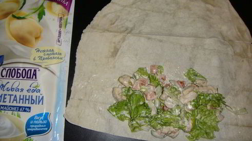 ролл с курицей и овощами