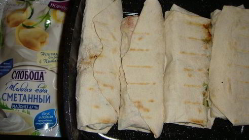 ролл с курицей и овощами