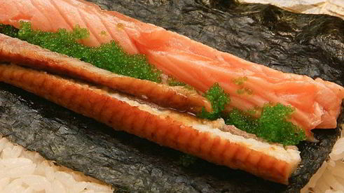 ролл в стружке тунца бонито