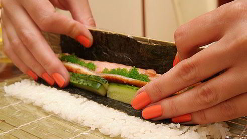 ролл в стружке тунца бонито