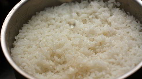 ролл в стружке тунца