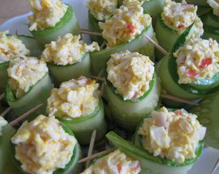 Роллы из огурца с крабовыми палочками