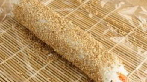 роллы с кунжутом