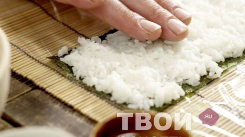 роллы с лососем